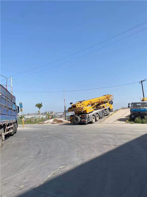 青铜峡市25吨吊车的租赁价格大概是多少？