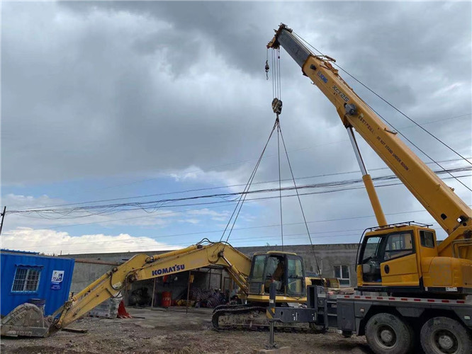 青铜峡市25吨吊车的工作半径是多少？