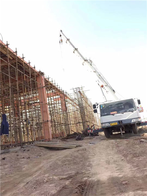 青铜峡市吊车作业的安全注意事项有哪些？